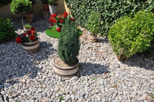 Kamenná kôra 5-10 cm ako dekorácia v záhrade