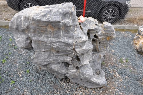 Solitér z mramoru Vietnam , hmotnosť 2900kg