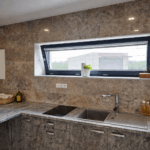 Travertínový obklad Silver CC 61 cm x 30,5 cm x 1,2 cm, leštený - plnený povrch. Kamenný obklad