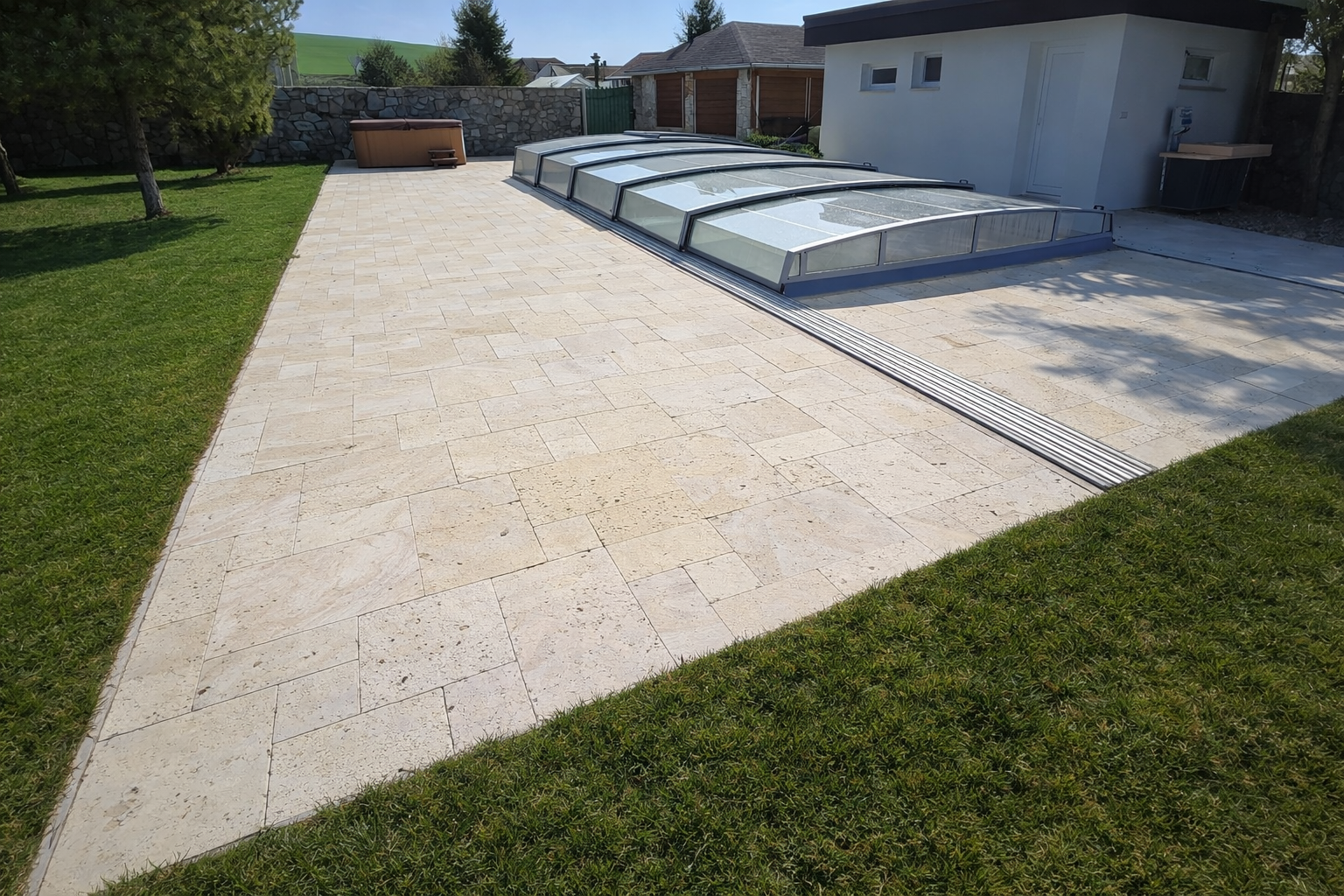 Dlažba k bazénu Travertín Classic Light francúzsky vzor, hrúbka 3cm